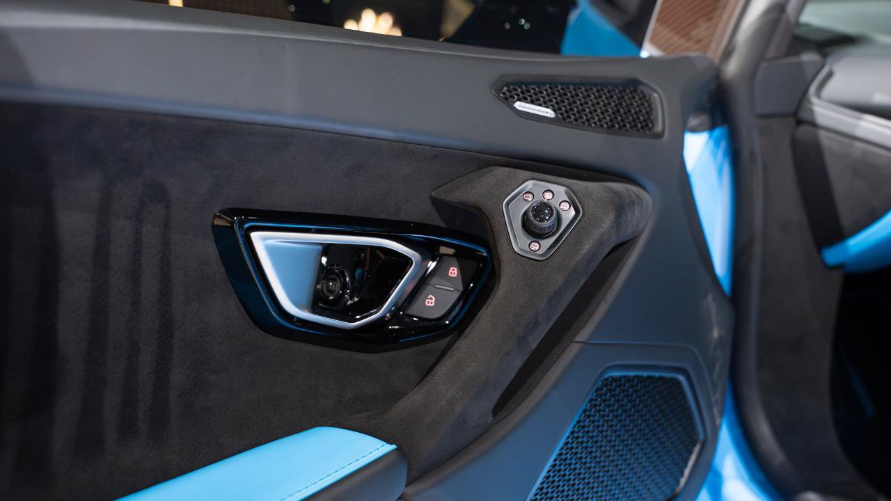 Used 2023 Lamborghini Huracan Tecnica RWD image 38