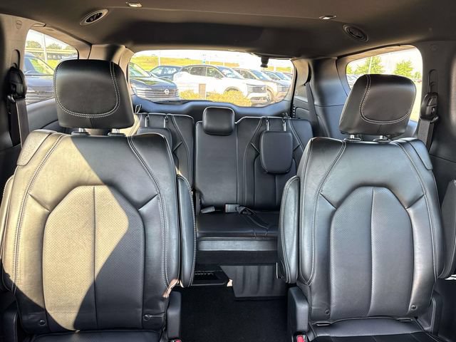 Used 2025 Chrysler Pacifica Select FWD image 13