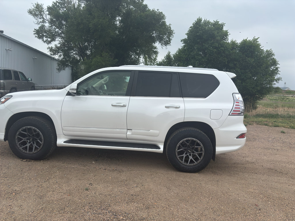 Used 2016 Lexus GX 460 w/ Premium Package AWD/4WD image 6