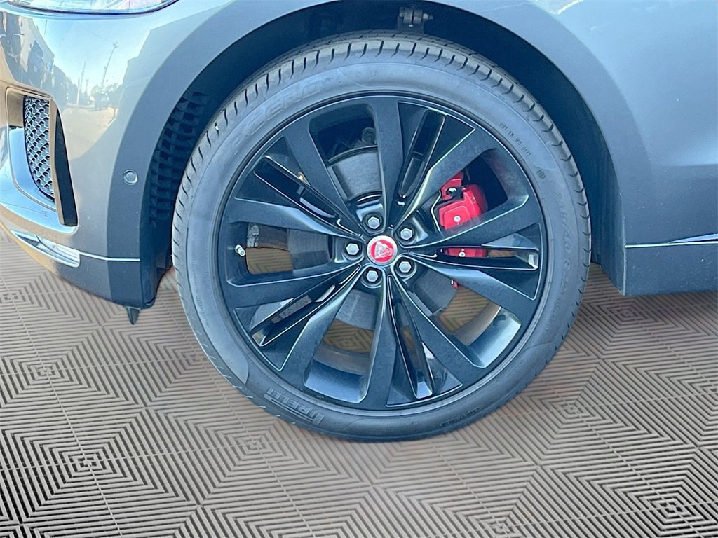 Used 2019 Jaguar F-PACE S image 32