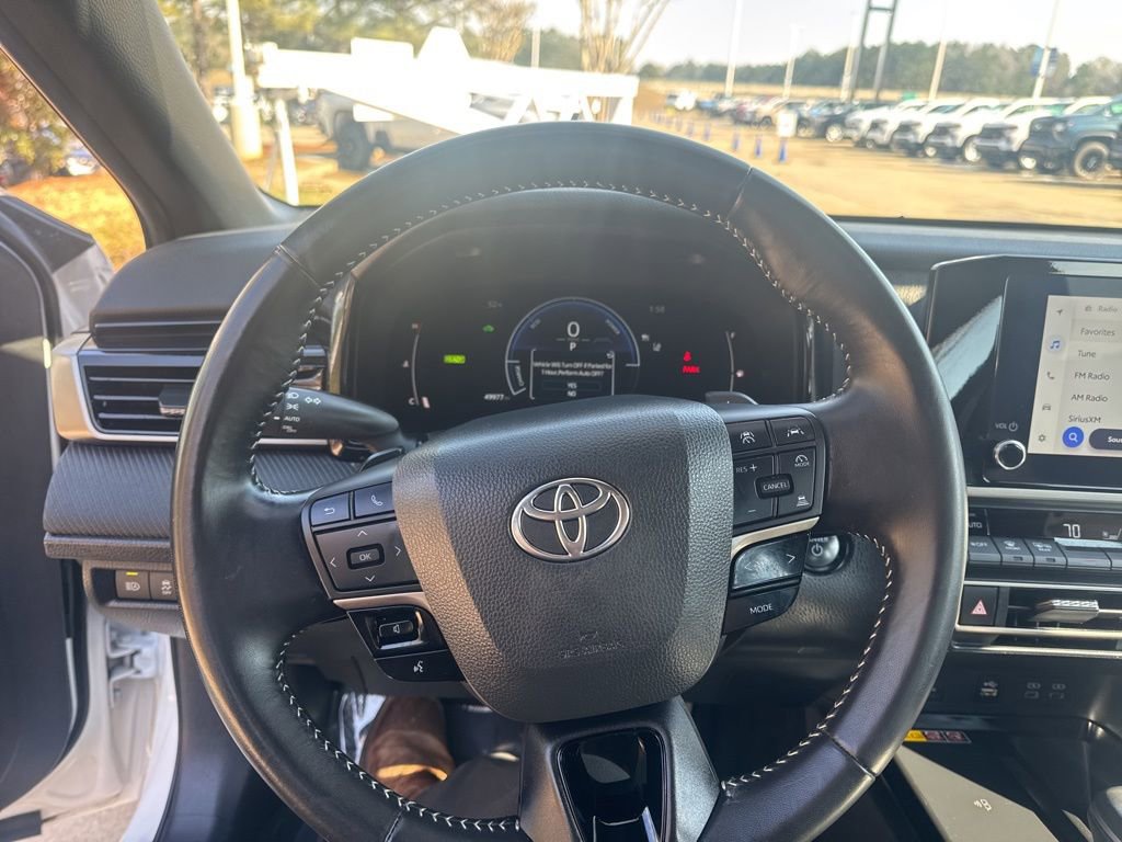 Used 2025 Toyota Camry SE image 9