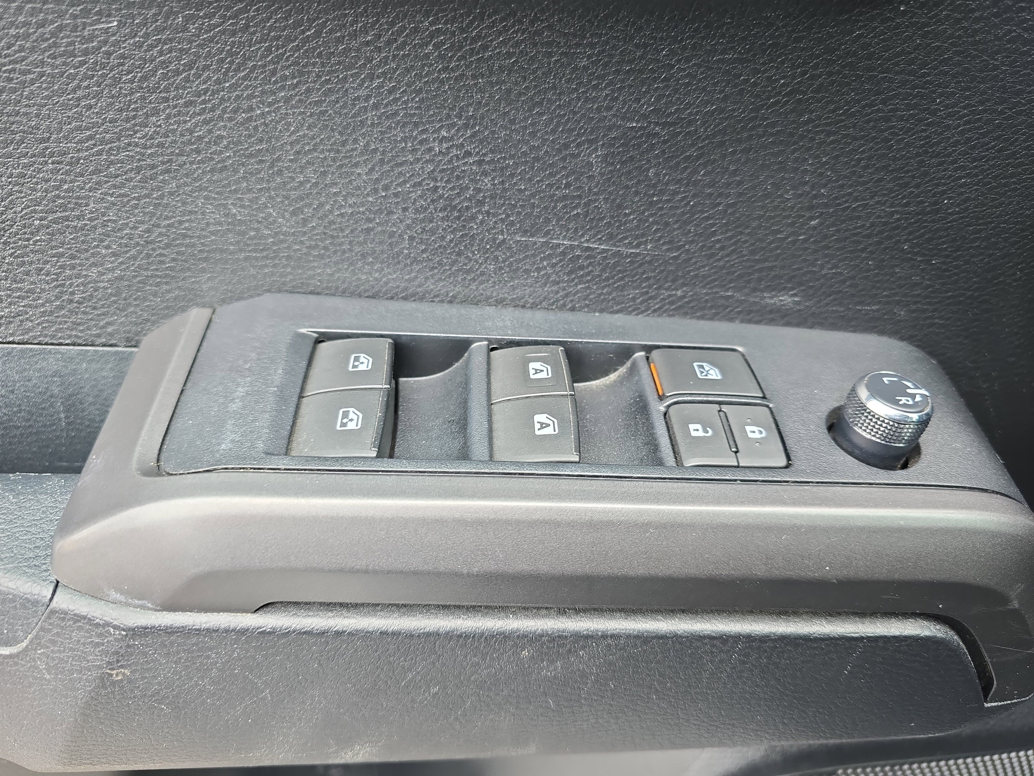 Used 2017 Toyota Tacoma TRD Sport image 25