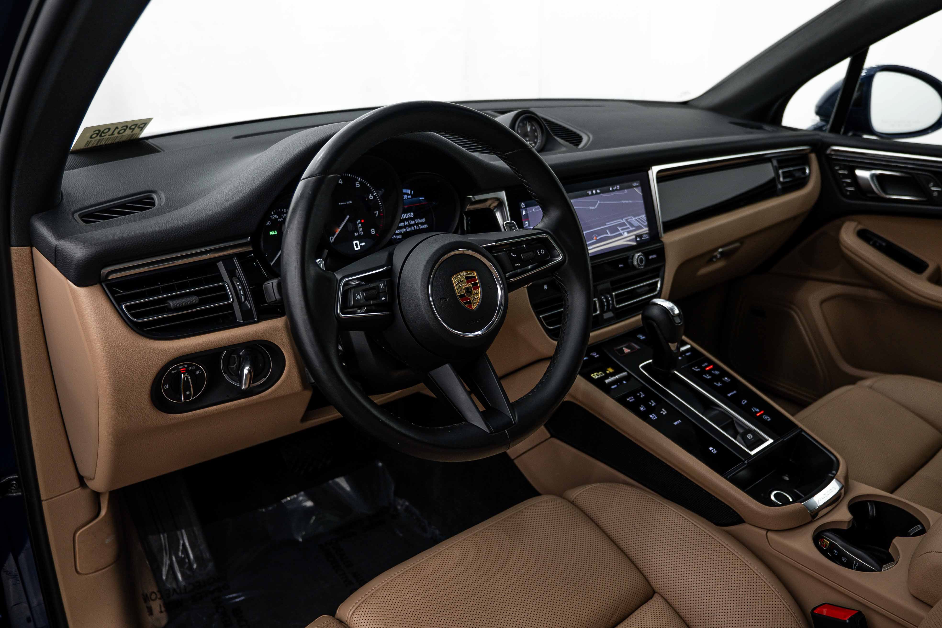 Certified 2024 Porsche Macan AWD/4WD image 13