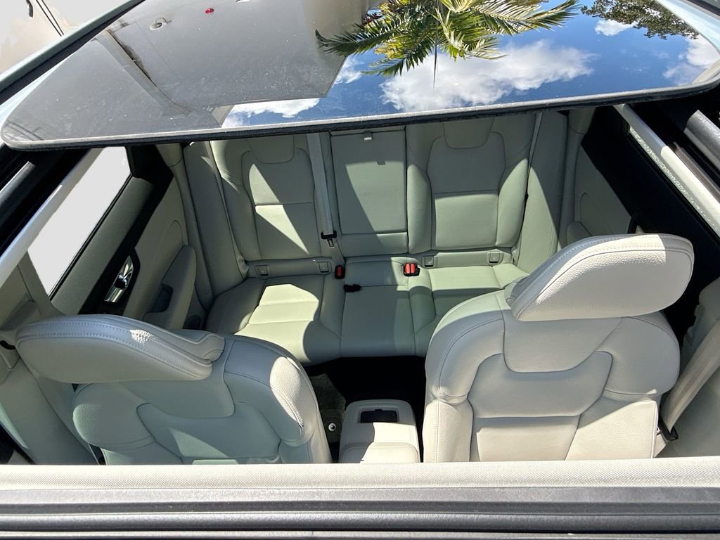 Used 2022 Volvo XC60 B5 Momentum w/ Climate Package image 22