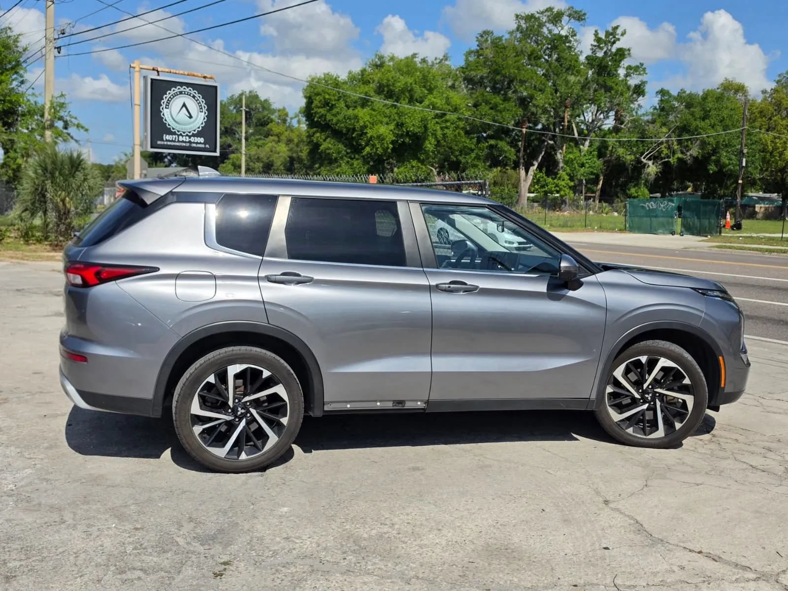 Used 2023 Mitsubishi Outlander SE FWD image 8