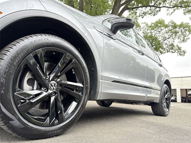 Used 2024 Volkswagen Tiguan SE R-Line image 12