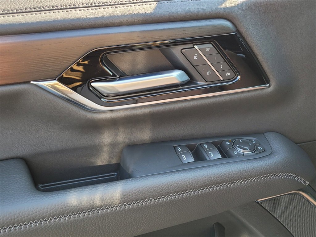 New 2025 GMC Yukon XL Denali w/ Sun & Power Step Package image 29