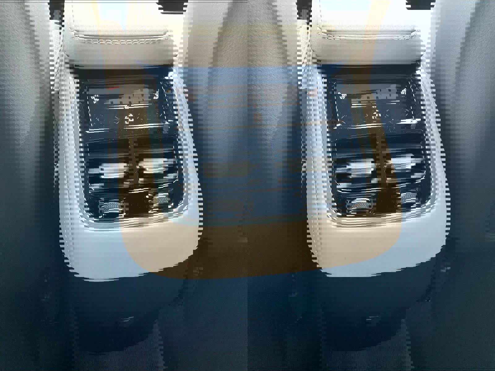 New 2026 Volvo XC90 B5 Plus w/ Protection Package image 16