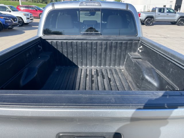 Used 2022 Toyota Tacoma SR5 AWD/4WD image 33