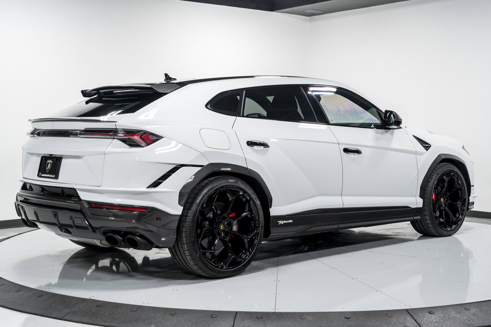 Used 2024 Lamborghini Urus Performante AWD/4WD image 3