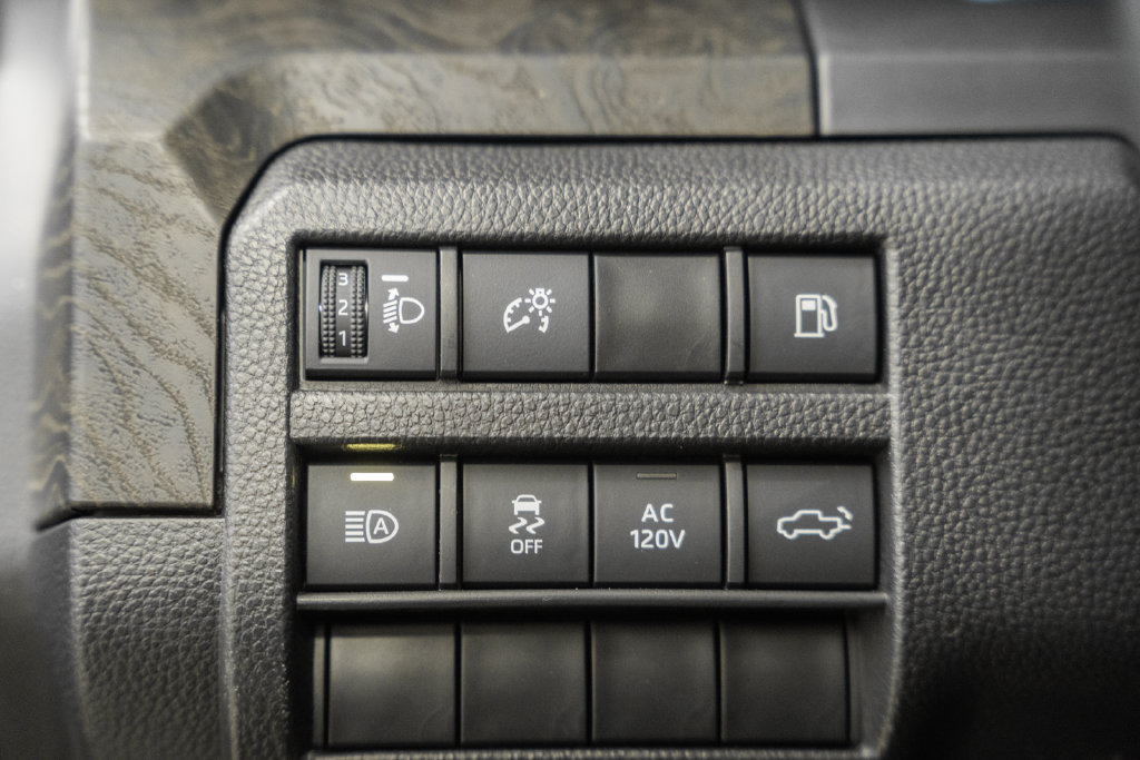 Used 2025 Toyota Tacoma Limited AWD/4WD image 50