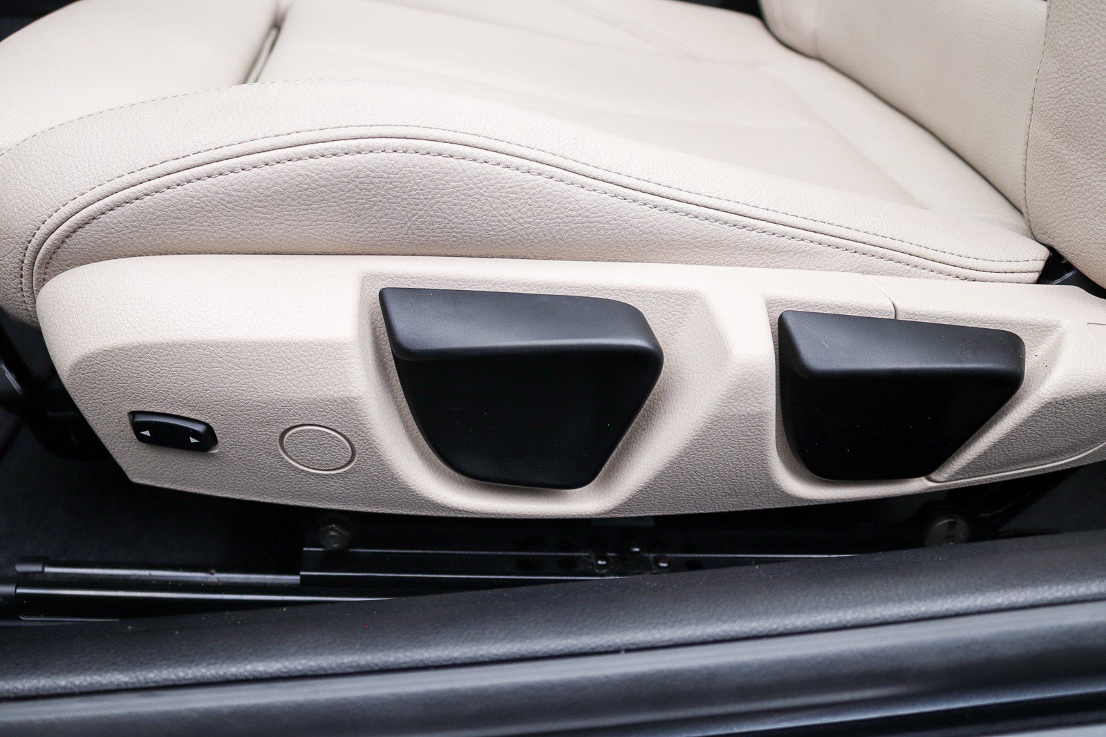 Used 2017 BMW 230i Convertible RWD image 34