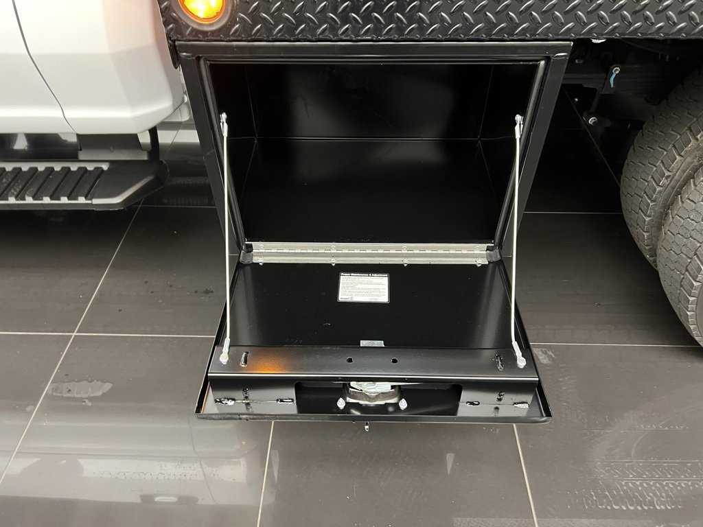 New 2025 Ford F550 4x4 Regular Cab Super Duty image 8