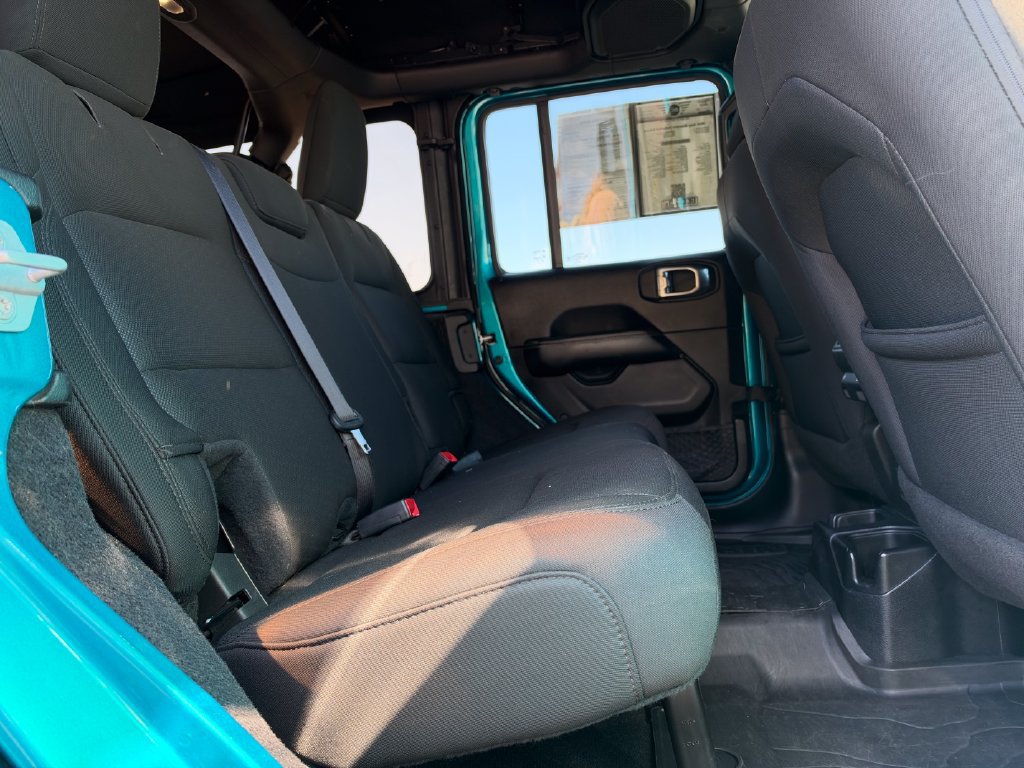 Used 2019 Jeep Wrangler Unlimited Sahara w/ LED Lighting Group AWD/4WD image 14