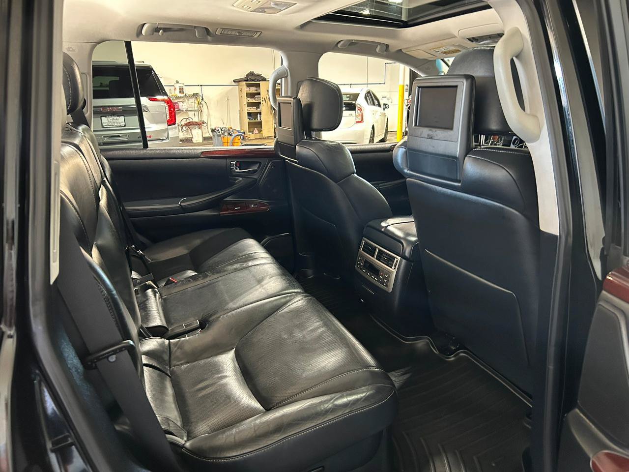 Used 2014 Lexus LX 570 4WD image 20