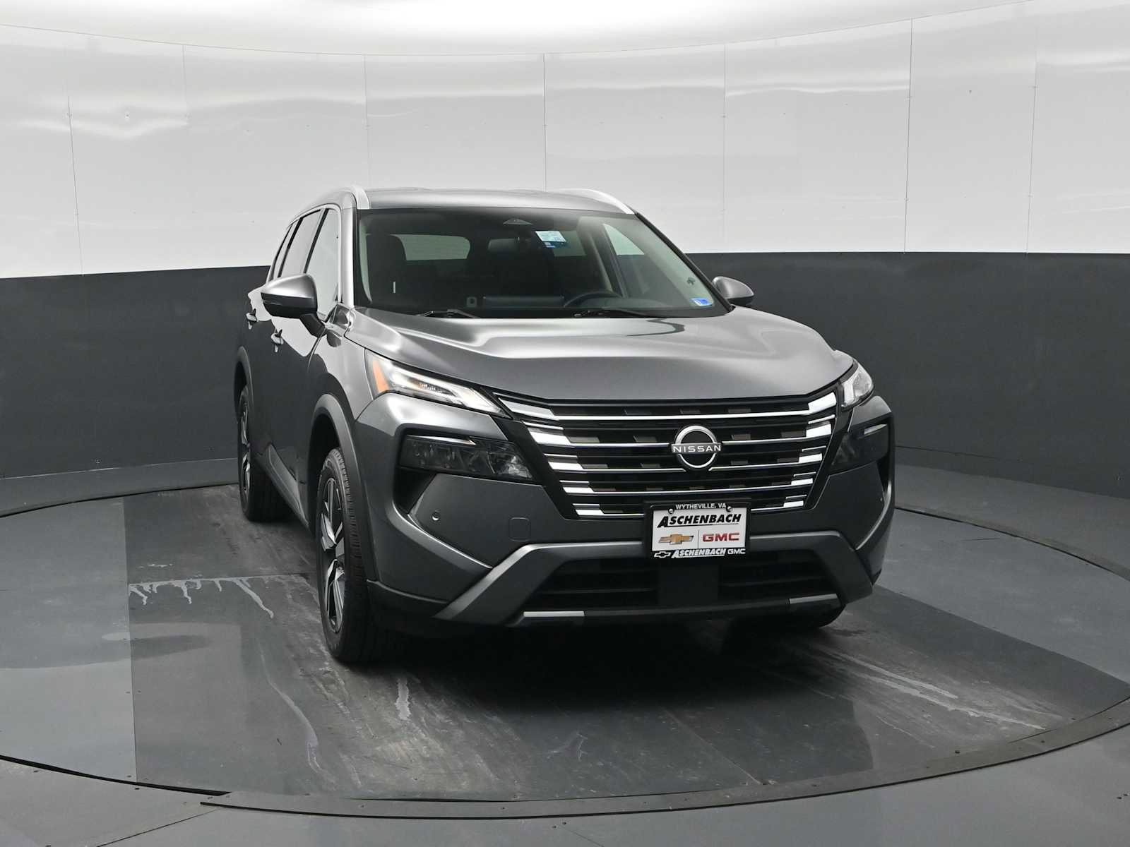 Used 2024 Nissan Rogue SL image 3