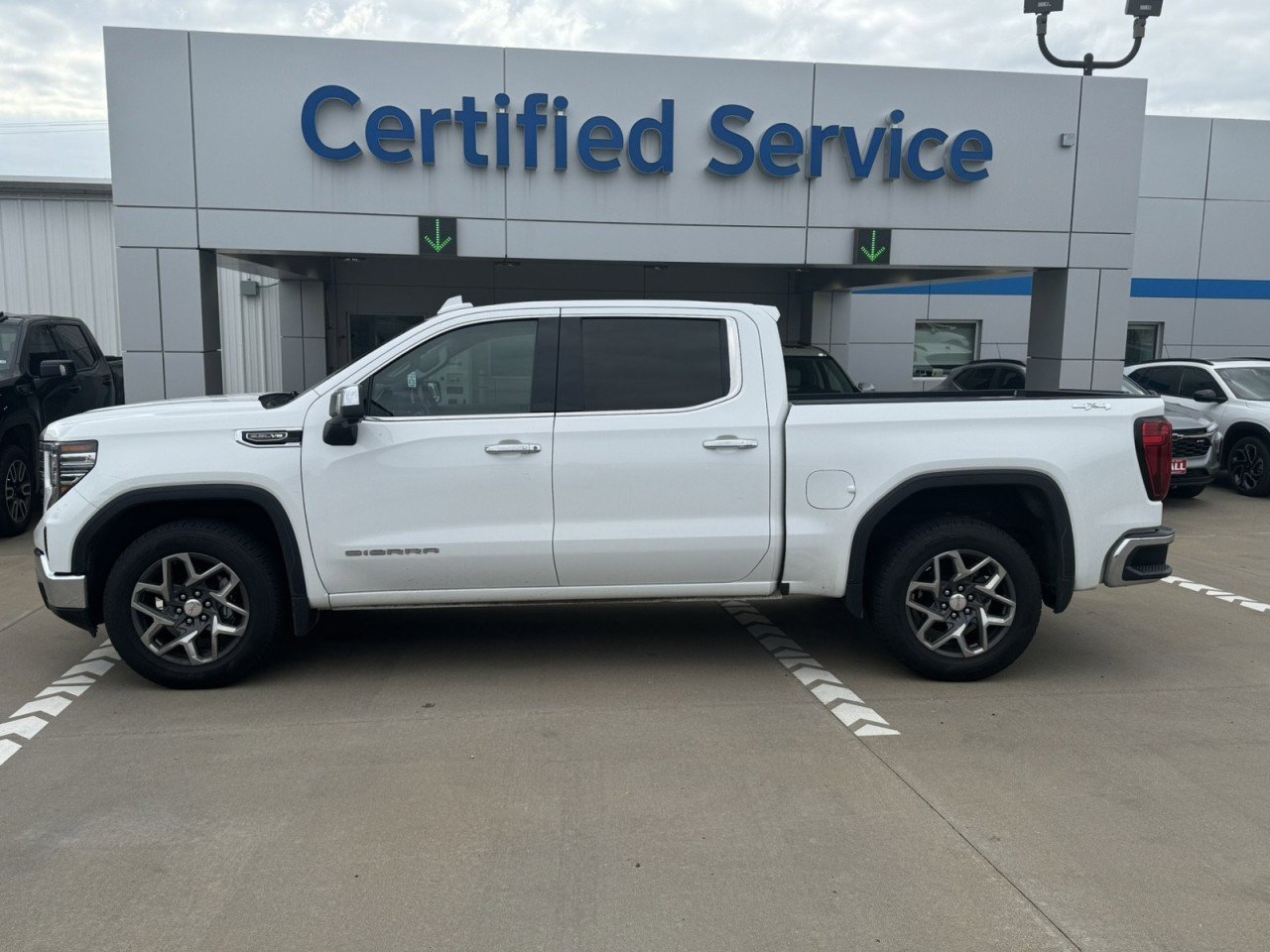 Used 2022 GMC Sierra 1500 SLT w/ SLT Convenience Package image 6