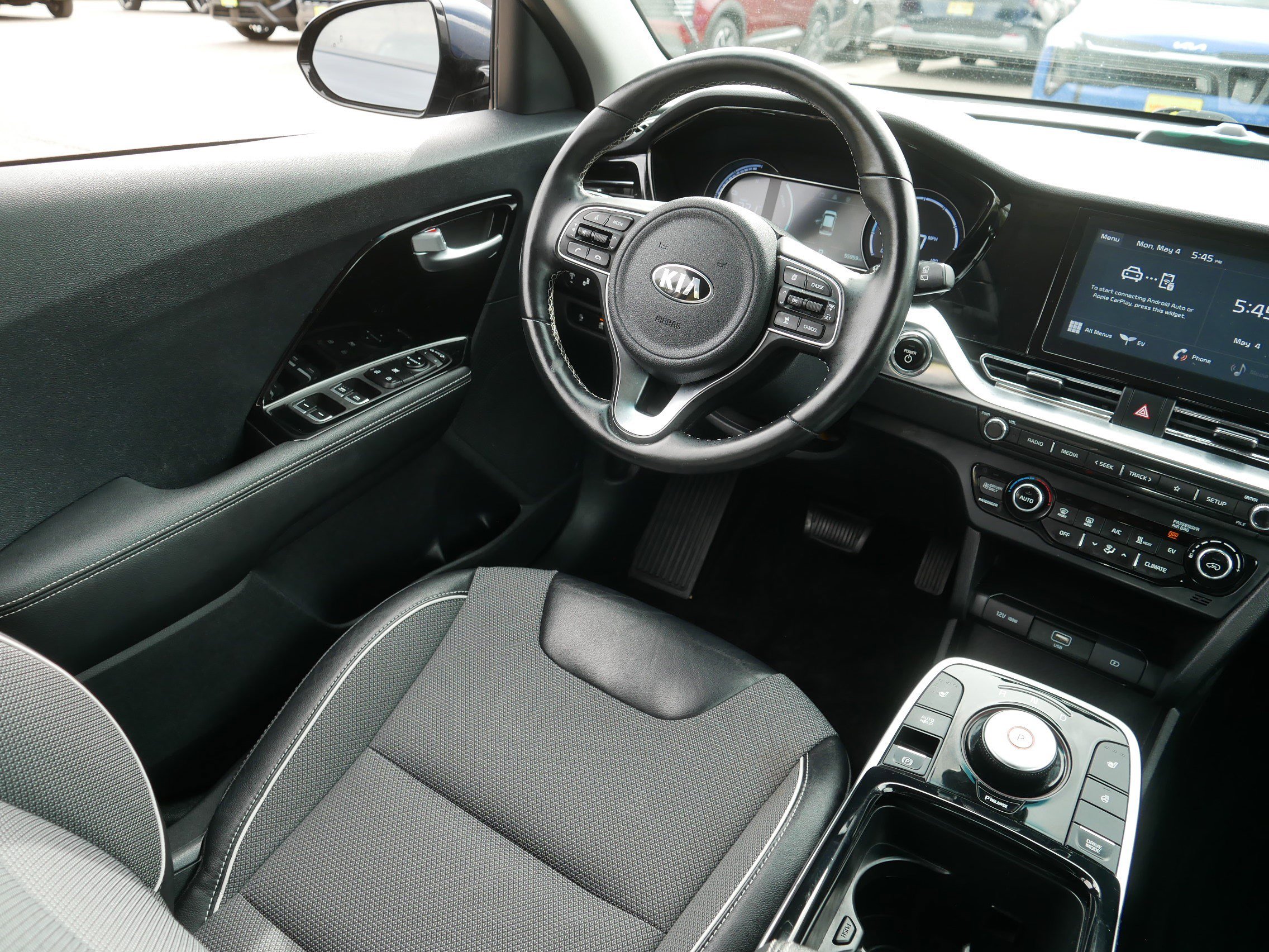 Certified 2021 Kia Niro EX w/ Cold Weather Package FWD image 9