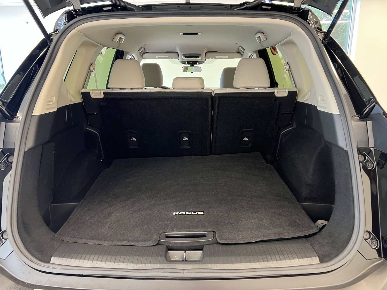 Used 2023 Nissan Rogue SV image 33