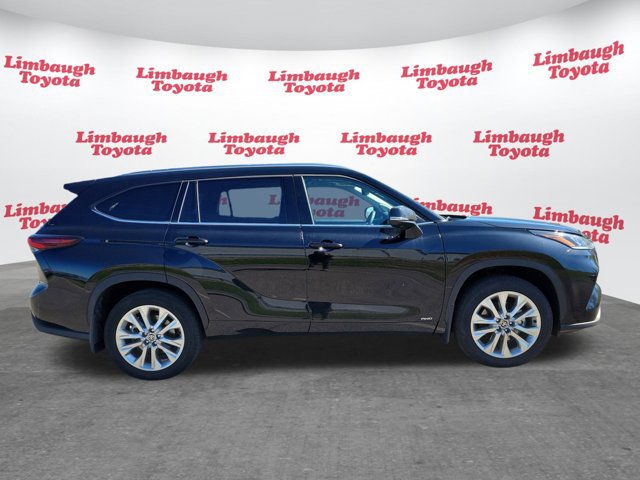 Used 2026 Toyota Highlander Limited image 2