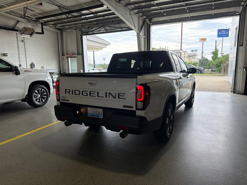 Used 2025 Honda Ridgeline TrailSport image 3