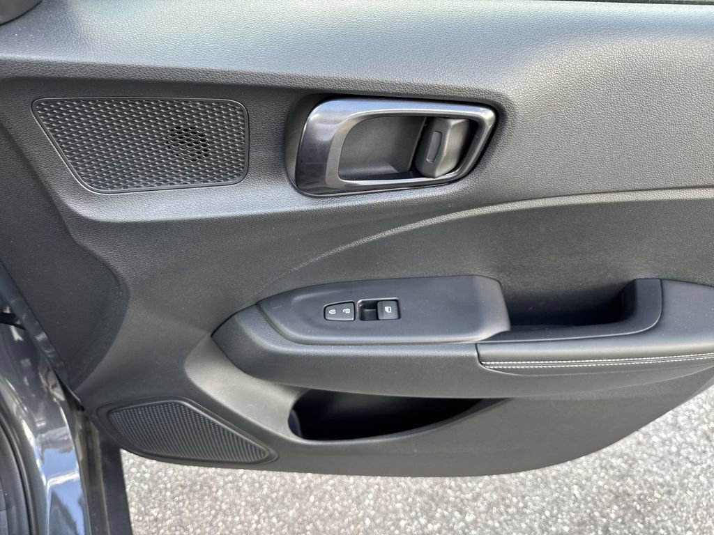 Used 2024 Hyundai Venue Limited image 44