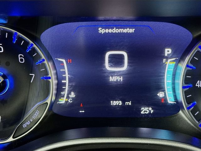 Used 2025 Chrysler Pacifica Select image 12