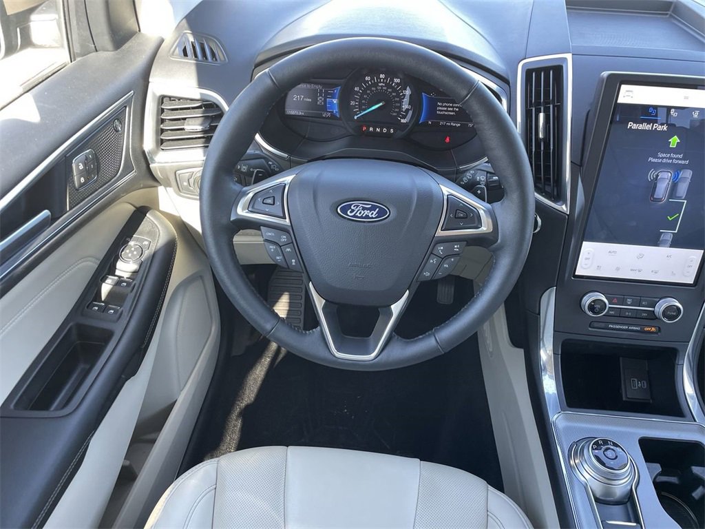 Used 2021 Ford Edge Titanium w/ Equipment Group 301A image 3