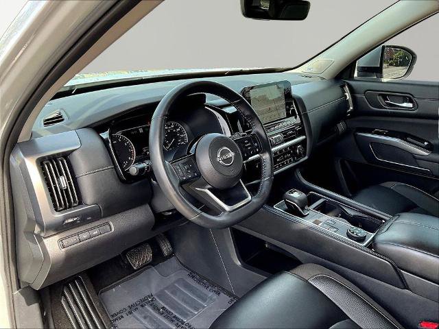 Certified 2024 Nissan Pathfinder SL w/ SL Premium Package AWD/4WD image 17