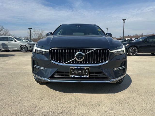 Used 2023 Volvo XC60 B5 Plus image 2