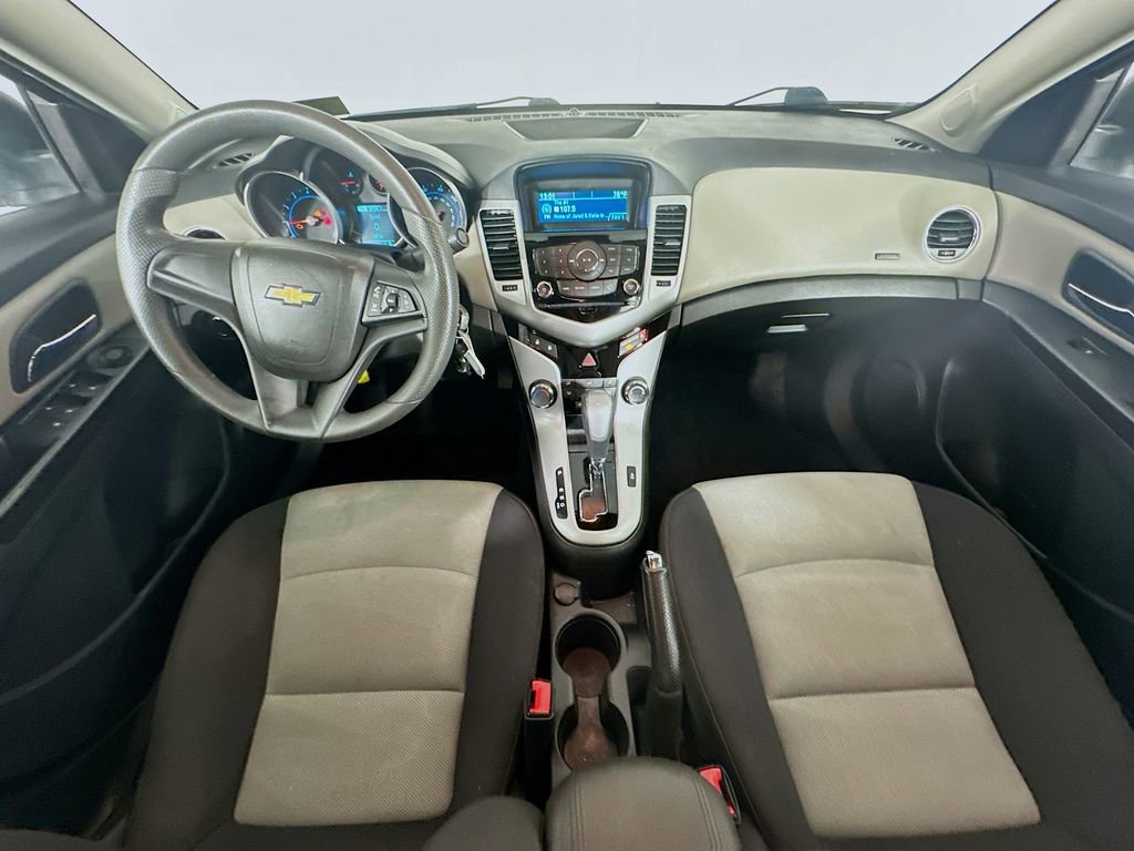 Used 2014 Chevrolet Cruze LS image 10