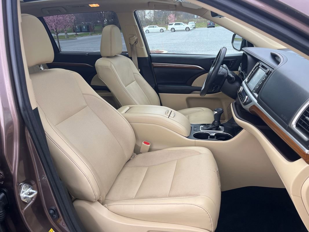 Used 2018 Toyota Highlander Limited Platinum AWD/4WD image 31