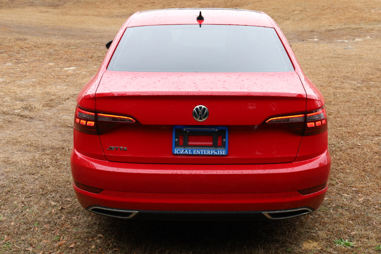 Used 2020 Volkswagen Jetta R-Line w/ R-Line Cold Weather Package image 5