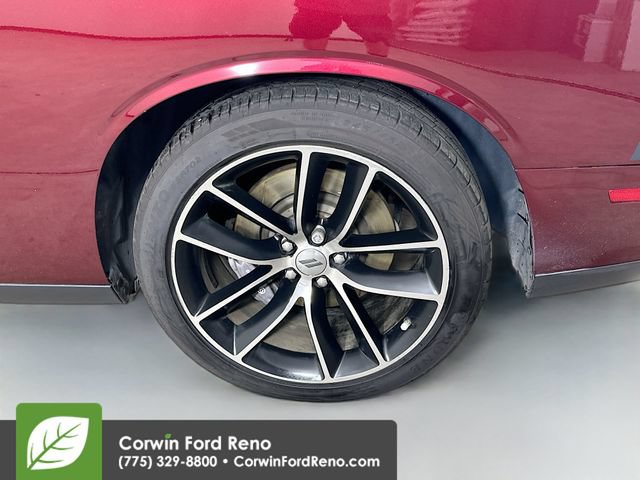 Used 2017 Dodge Challenger R/T Scat Pack w/ Leather Interior Group RWD image 32