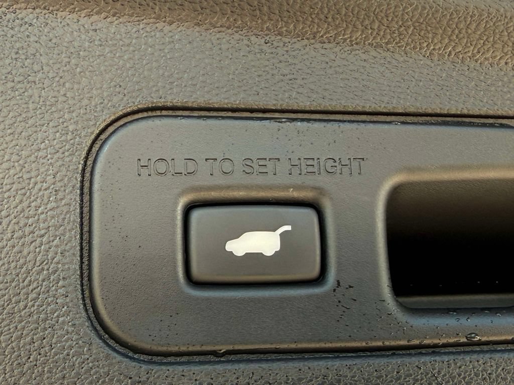 Certified 2025 Acura MDX w/ Technology Package AWD/4WD image 10