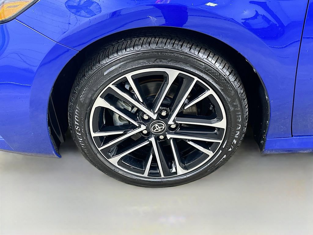 Used 2025 Toyota Camry XLE w/ Premium Package image 8