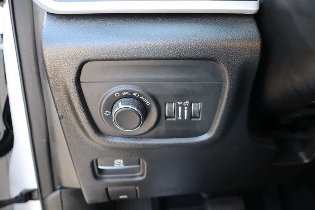 Used 2024 Jeep Grand Cherokee Altitude AWD/4WD image 13