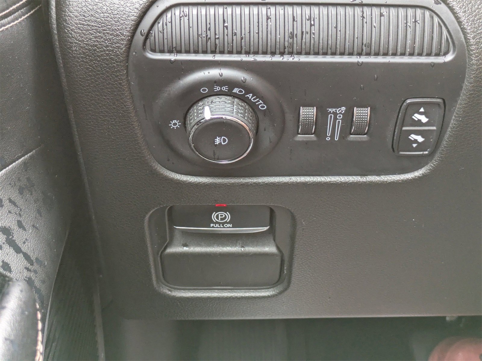 Used 2024 Jeep Wagoneer L Series III w/ Flexible Seating Group image 28