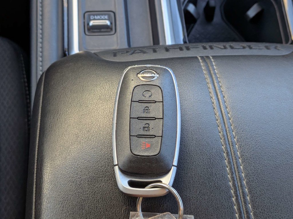 Used 2024 Nissan Pathfinder SV FWD image 29