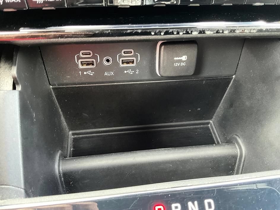 Used 2023 Jeep Grand Cherokee Laredo AWD/4WD image 21