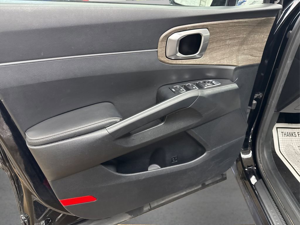 Used 2021 Kia Sorento EX w/ EX AWD X-Line Package image 24