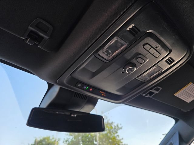 Used 2024 Chevrolet Suburban LT RWD image 34