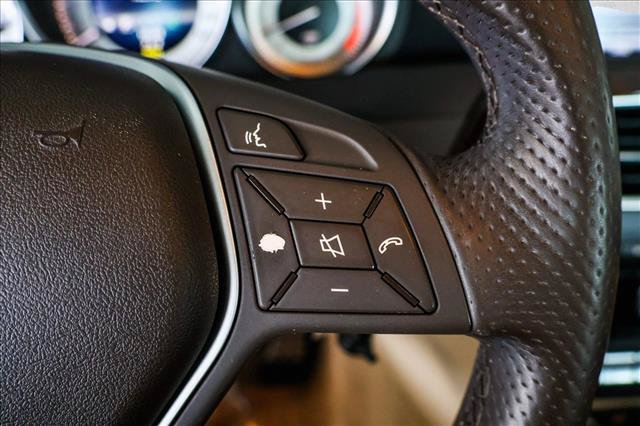 Used 2013 Mercedes-Benz C 300 4MATIC Sedan image 16