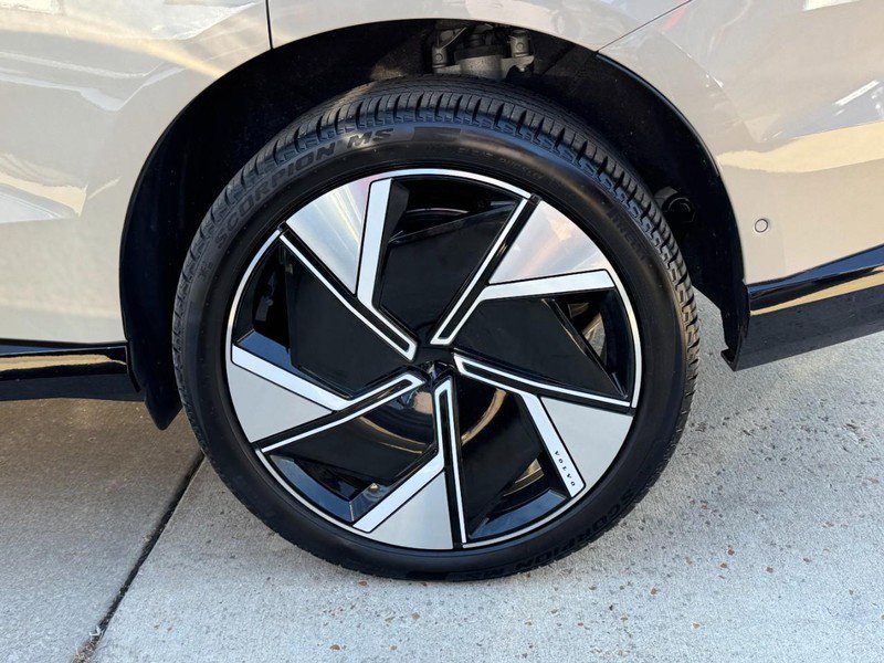 Certified 2025 Volvo EX90 Ultra image 8