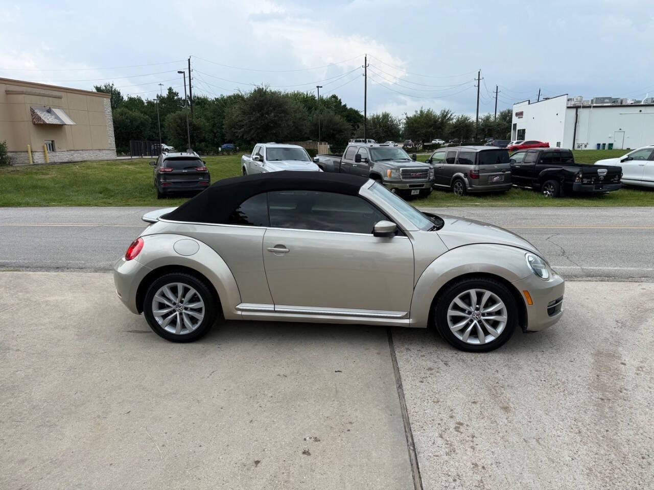 Used 2013 Volkswagen Beetle TDI FWD image 5