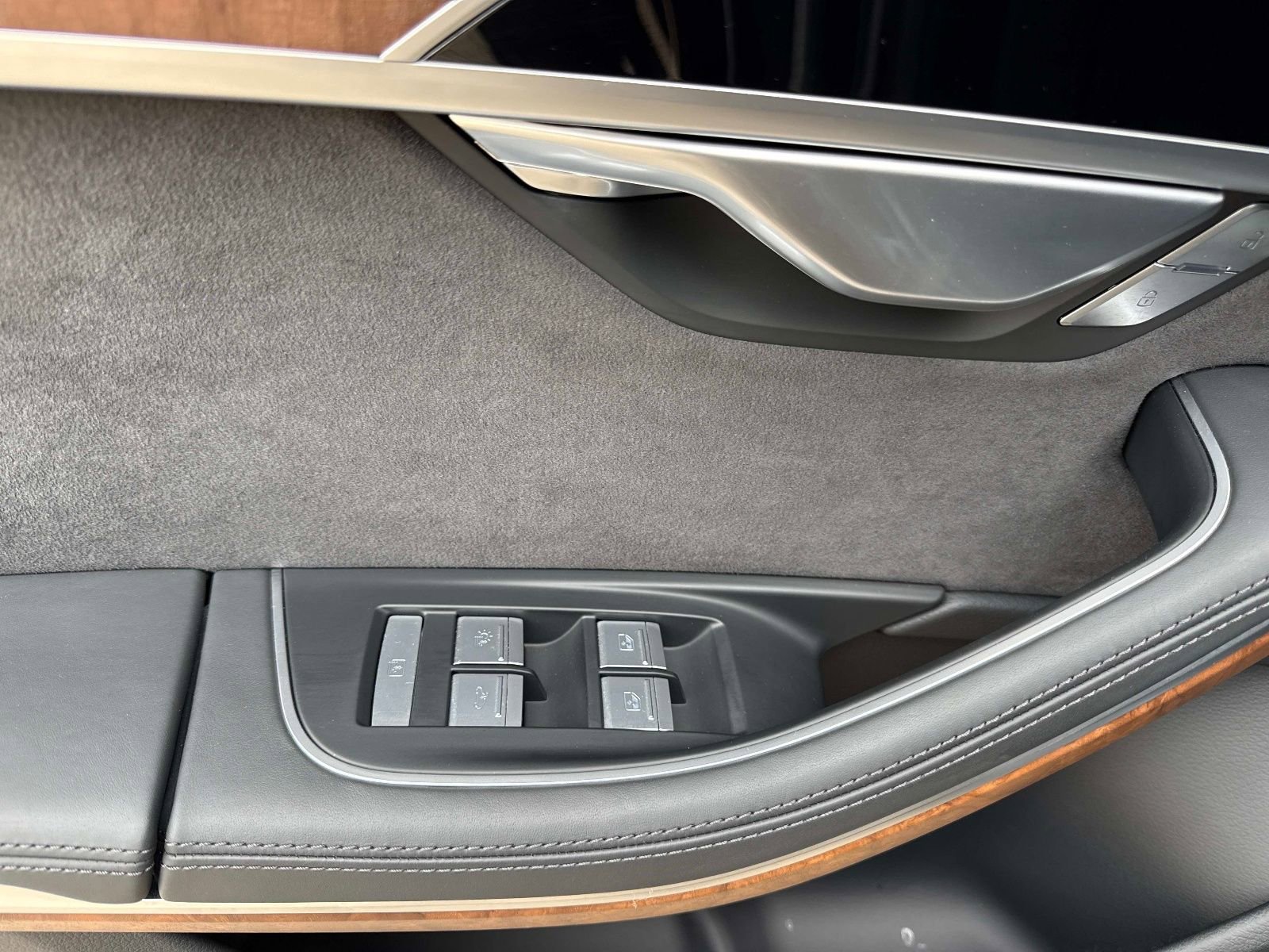 Used 2023 Audi A8 L 3.0T image 10