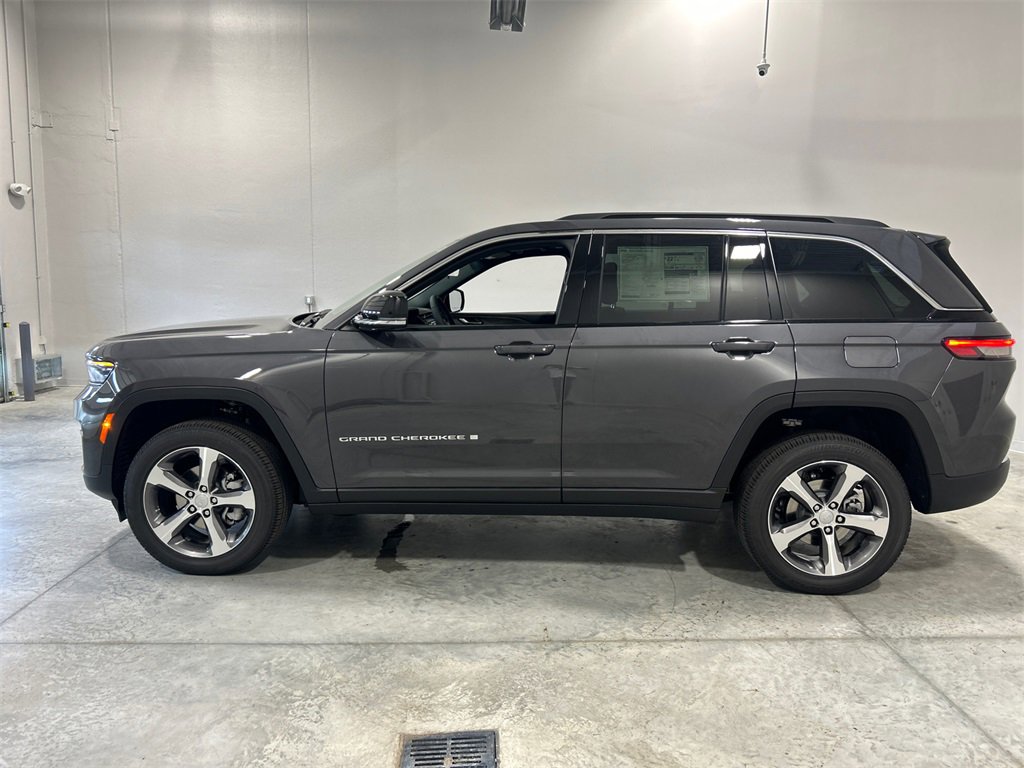 New 2025 Jeep Grand Cherokee Limited image 9