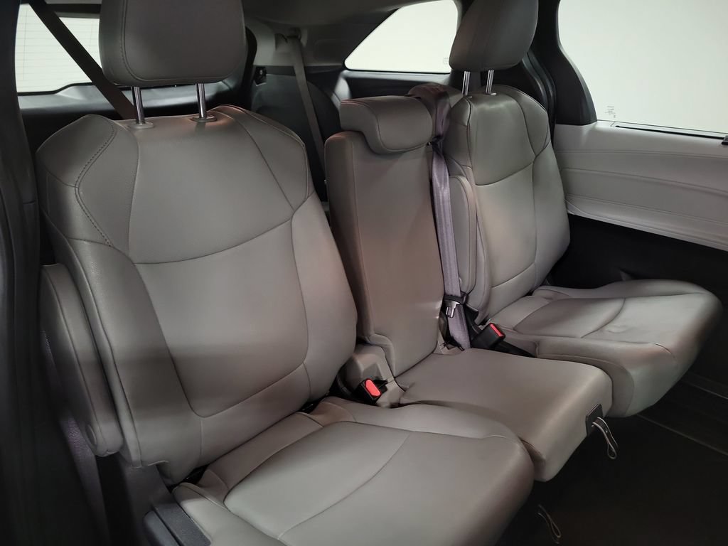 Used 2025 Toyota Sienna XLE w/ XLE Plus Package FWD image 21