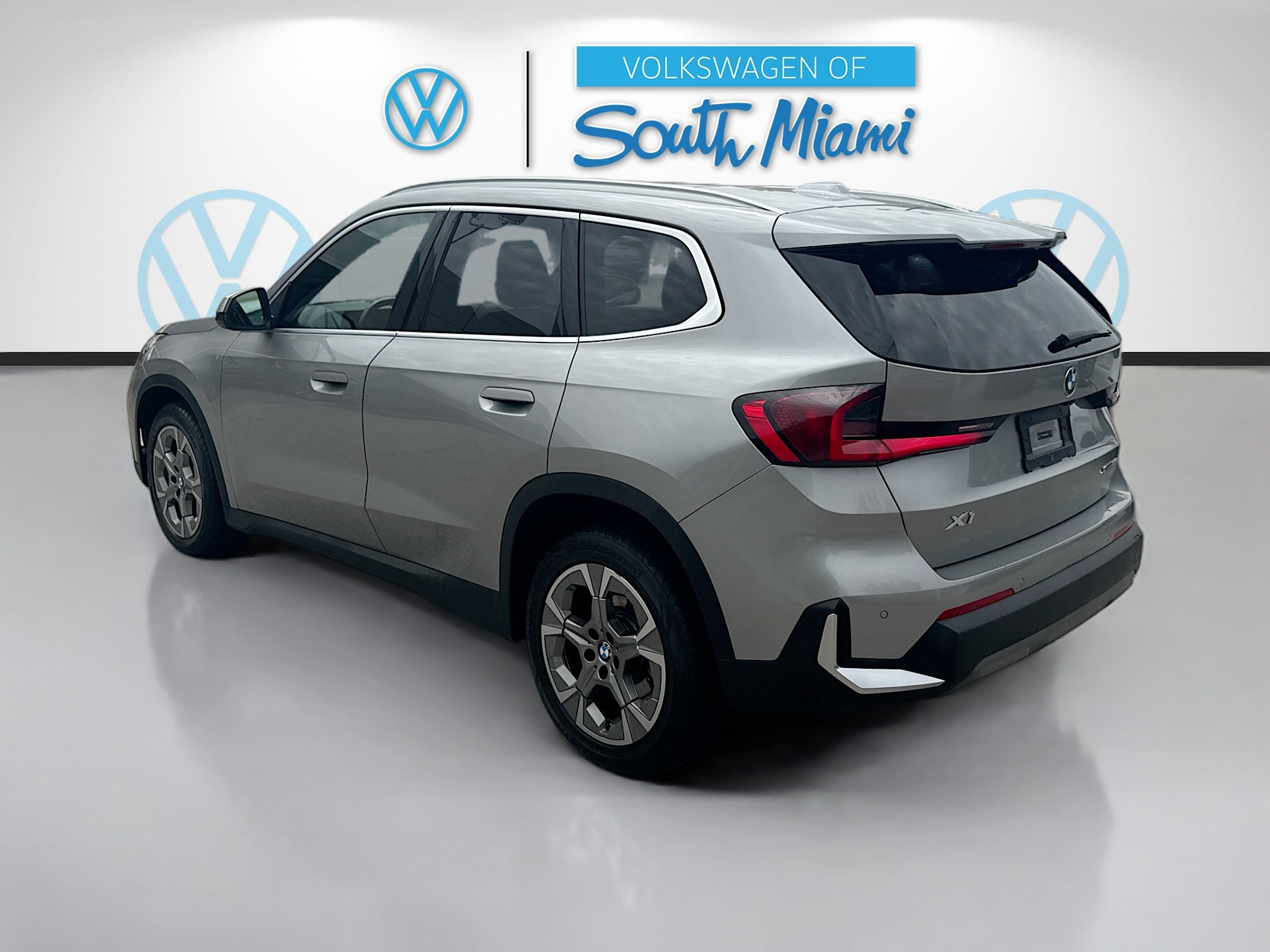 Used 2023 BMW X1 xDrive28i AWD/4WD image 5