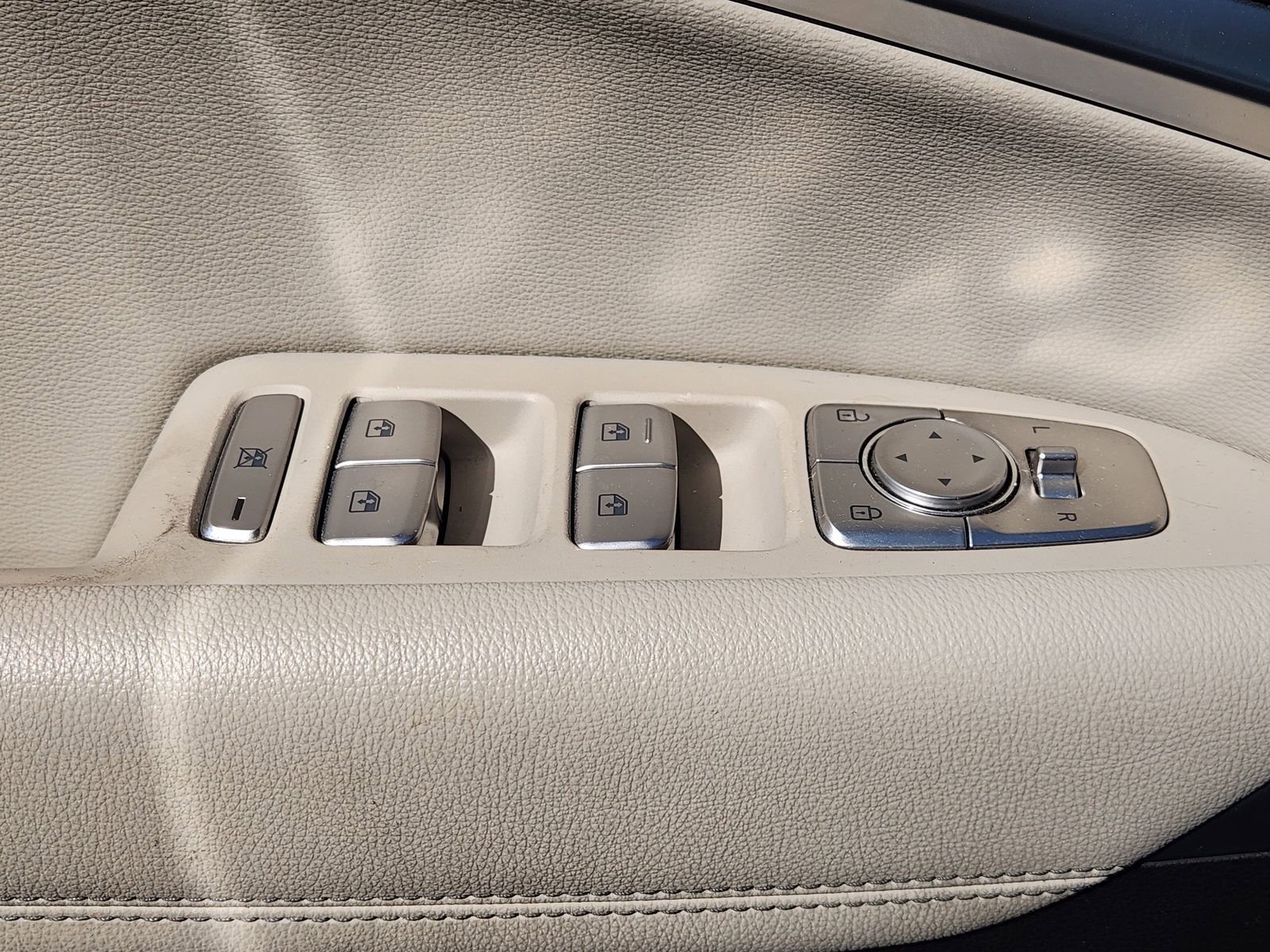 Used 2022 Genesis G70 2.0T image 28